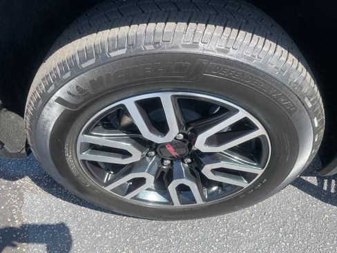 Certified 2023 GMC Sierra 1500 AT4 w/ AT4 Preferred Package AWD/4WD image 7