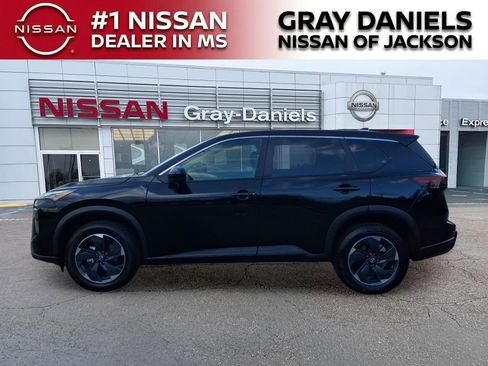 Used 2024 Nissan Rogue SV image 4