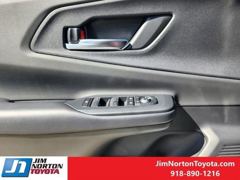New 2026 Toyota Prius Plug-In Hybrid FWD image 18
