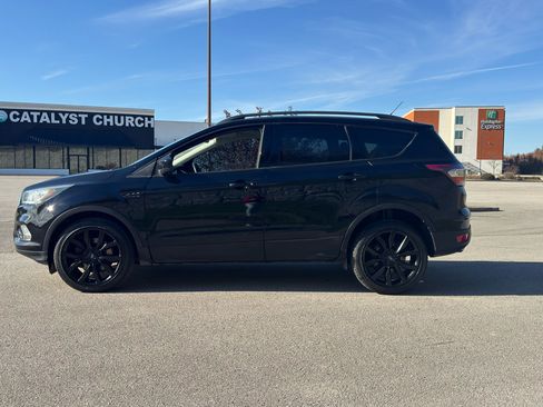 Used 2017 Ford Escape SE w/ SE Sport Appearance Package image 6