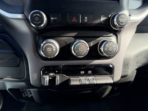 Used 2022 RAM 2500 Big Horn w/ Cold Weather Group image 27