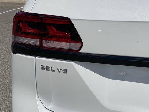 Certified 2023 Volkswagen Atlas SEL R-Line AWD/4WD image 27