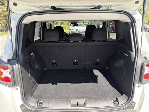 Used 2023 Jeep Renegade Latitude AWD/4WD image 22