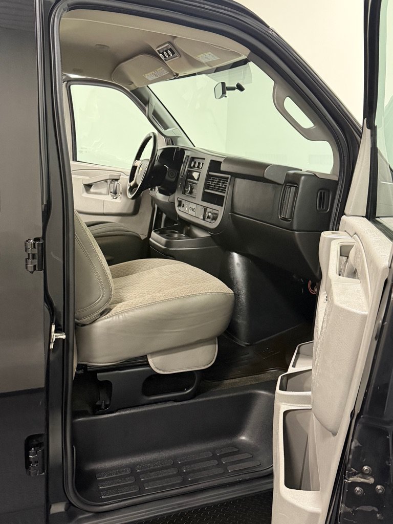 Used 2016 Chevrolet Express 3500 LT w/ LT Preferred Equipment Group RWD image 11