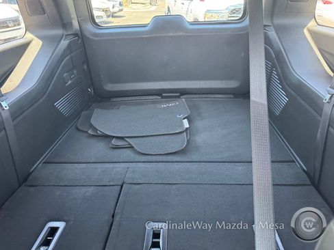 Used 2025 GMC Yukon XL Denali AWD/4WD image 15