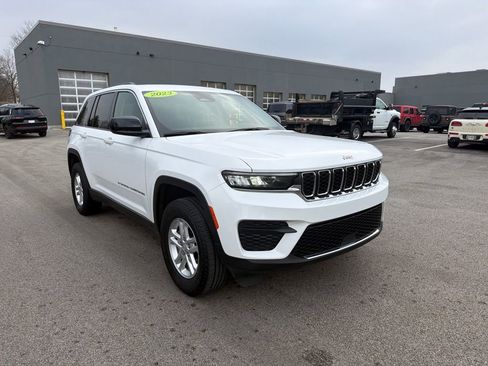 Used 2023 Jeep Grand Cherokee Laredo w/ Luxury Tech Group I image 4