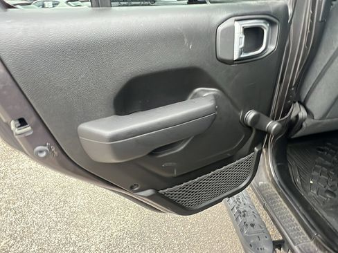 Used 2024 Jeep Wrangler Sport image 22