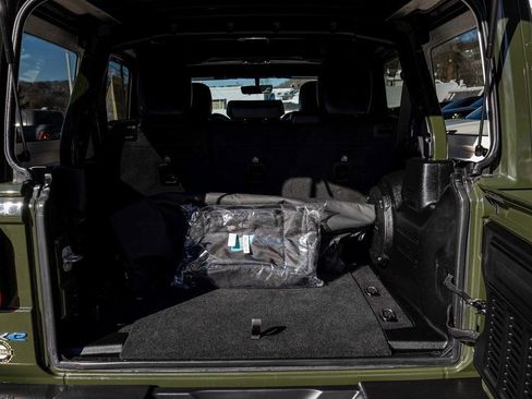 Used 2023 Jeep Wrangler Unlimited Sahara w/ Cold Weather Group image 33