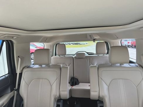 Used 2023 Ford Expedition Limited AWD/4WD image 14