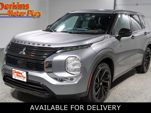 Used 2023 Mitsubishi Outlander SEL image 1