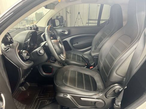Used 2016 smart fortwo Prime RWD image 17