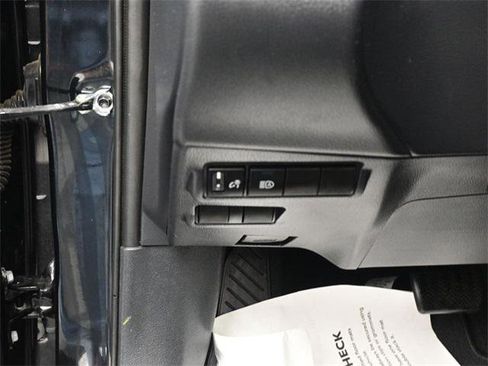 Certified 2025 Toyota Corolla Cross LE image 21