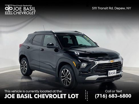 Used 2025 Chevrolet TrailBlazer LT w/ Driver Confidence Package AWD/4WD image 1