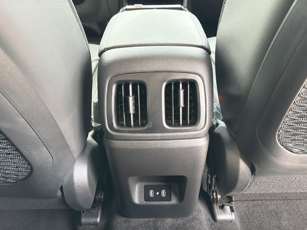 Used 2025 Hyundai Tucson Limited FWD image 18