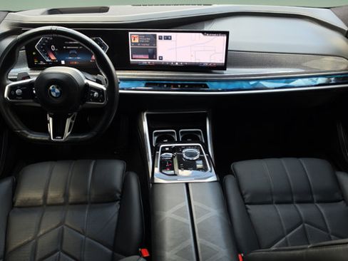 Used 2025 BMW 760i xDrive w/ Executive Package AWD/4WD image 17