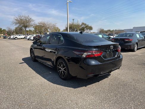 Used 2024 Toyota Camry SE image 3