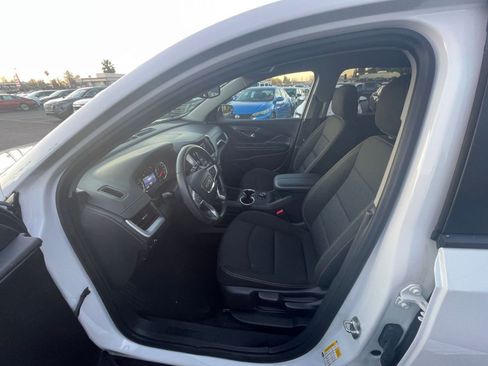 Used 2024 GMC Terrain SLE image 25