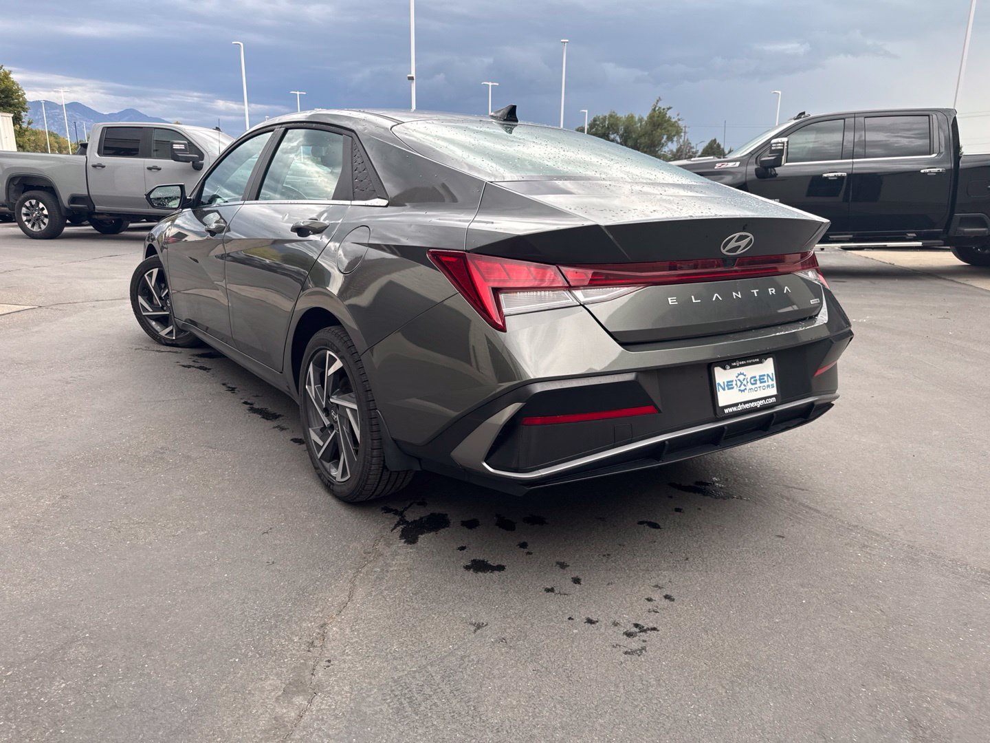 Used 2025 Hyundai Elantra Limited FWD image 5