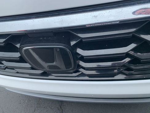 Used 2023 Honda Pilot Touring image 3
