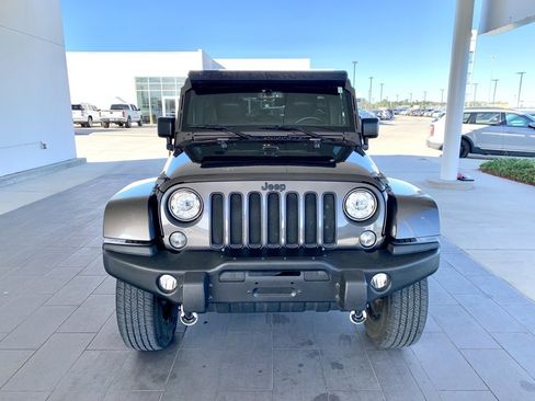 Used 2017 Jeep Wrangler Unlimited Sahara image 2