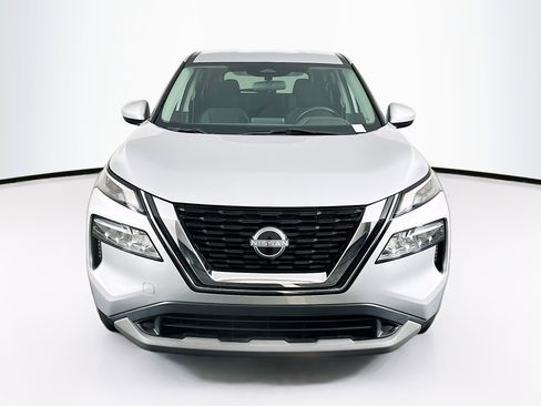 Used 2023 Nissan Rogue SV FWD image 2