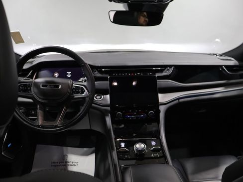 Used 2022 Jeep Grand Cherokee Overland w/ Adv Protech Group III AWD/4WD image 18