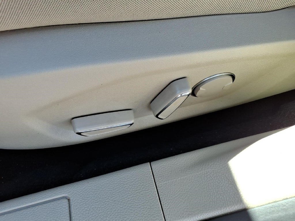 Used 2020 Ford Fusion SE FWD image 16