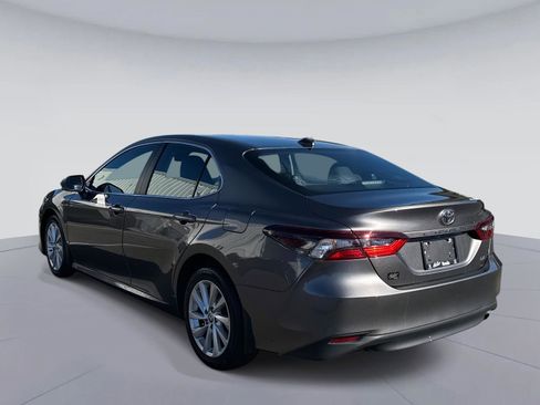 Used 2021 Toyota Camry LE image 6