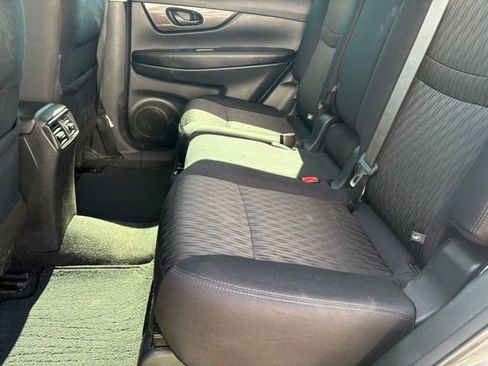 Used 2019 Nissan Rogue S FWD image 11