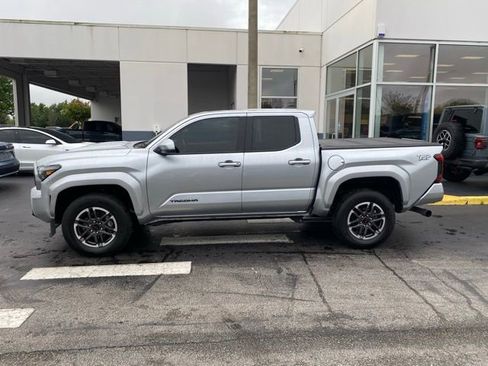 Used 2025 Toyota Tacoma TRD Sport w/ TRD Sport Upgrade Package image 6