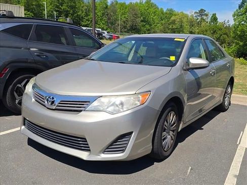 Used 2014 Toyota Camry L image 3