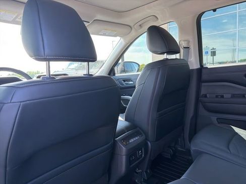 Used 2023 Nissan Pathfinder Platinum w/ Cargo Package AWD/4WD image 18