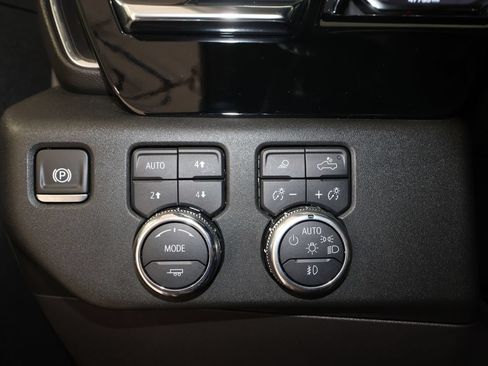 Used 2025 GMC Sierra 1500 SLT w/ SLT Premium Plus Package AWD/4WD image 12