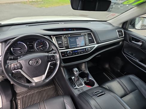 Used 2018 Toyota Highlander SE AWD/4WD image 15