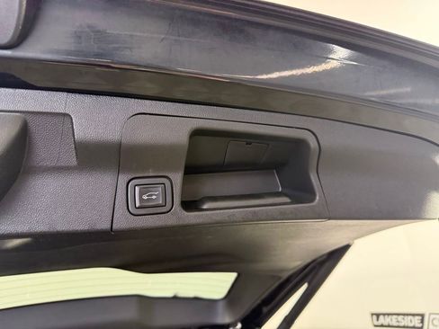 Used 2023 GMC Acadia Denali w/ Black Diamond Edition image 11