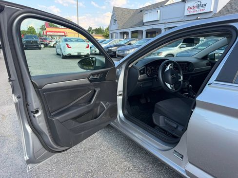 Used 2019 Volkswagen Jetta S w/ Driver Assistance Package FWD image 9