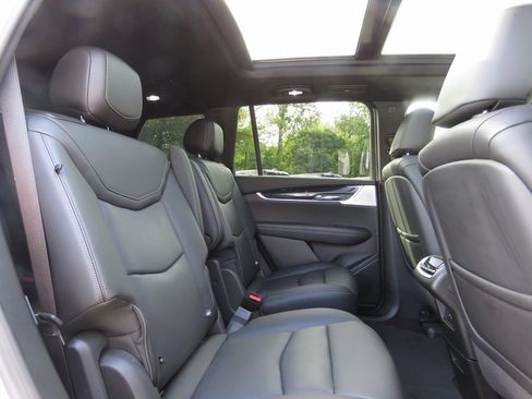 Used 2022 Cadillac XT6 Premium Luxury image 17