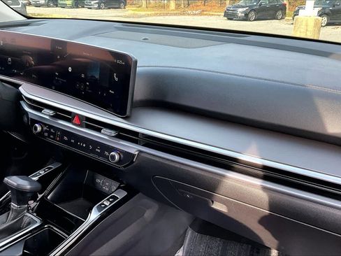 Used 2024 Kia Sorento SX image 17