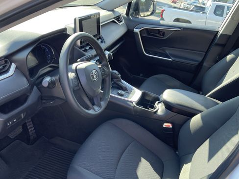 Certified 2024 Toyota RAV4 LE AWD/4WD image 9