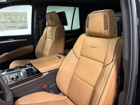 New 2026 Cadillac Escalade Luxury w/ LPO, Radiant Package AWD/4WD image 22