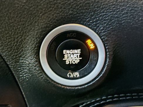 Used 2022 Dodge Challenger SXT RWD image 21