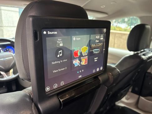 Used 2019 Chrysler Pacifica Touring-L Plus FWD image 13