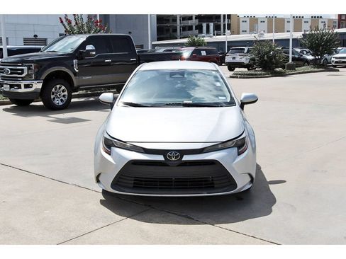 Used 2023 Toyota Corolla LE FWD image 2