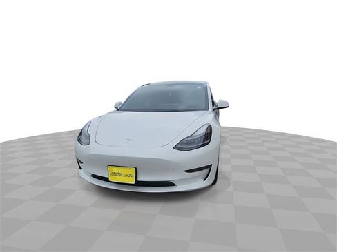 Used 2023 Tesla Model 3 Standard Range image 3