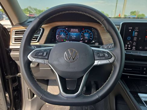 Used 2025 Volkswagen Atlas SE FWD image 22