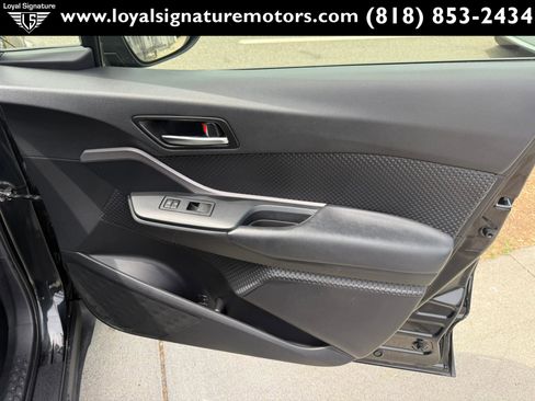 Used 2020 Toyota C-HR LE FWD image 27