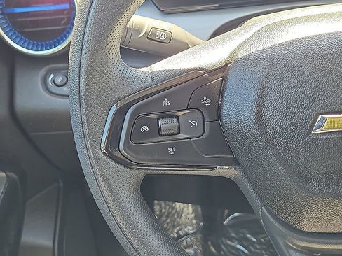 Used 2025 Chevrolet Trax LT FWD image 18