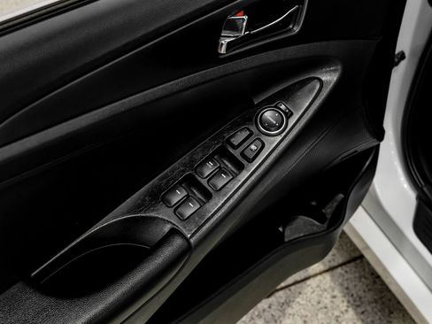 Used 2012 Hyundai Sonata SE w/ Navigation & Sunroof Pkg FWD image 50