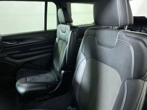 Used 2023 Jeep Grand Cherokee L Laredo image 33
