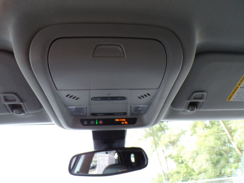 Used 2024 Chevrolet Equinox Premier AWD/4WD image 29